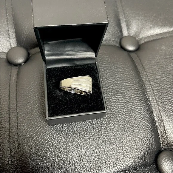 Men's Diamond Cluster Ring - Picture 5 of 10